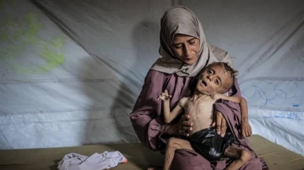 سیاسەتی دڕندانەی ڕژێمی زایۆنی لە داسەپانی برسیەتی بەسەر ژنان ومنداڵانی غەززە 