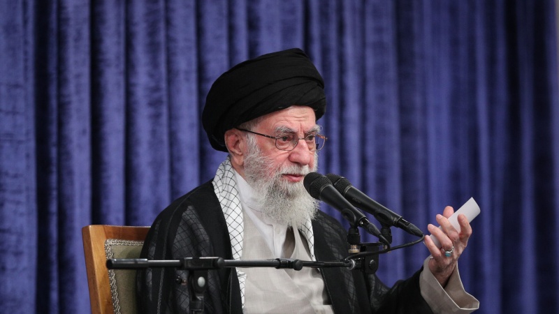 عوام، حکام اور افواج کے مثالی اتحاد پر رہبر انقلاب اسلامی کی تاکید