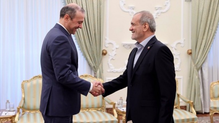 Armen Qriqoryan İran Prezidenti ilə görüşüb