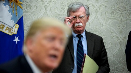 Con Bolton Ağ Evi necə aldatdı? - TƏHLİL