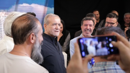 سەردانی سەرۆک کۆماری ئێران لە ڕادیۆ و تەلەڤیزیۆن بە بۆنەی ڕۆژی پەیامنێر