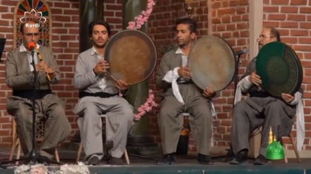   پێشکێشکردنی گرووپی مۆسیقای چل دەف
