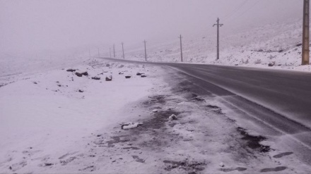 بەفر و باران لە هەندێک ناوچەی ئێران لە کۆتا ڕۆژی هاویندا
