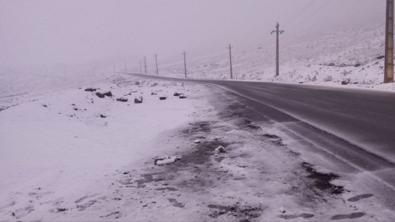 بەفر و باران لە هەندێک ناوچەی ئێران لە کۆتا ڕۆژی هاویندا
