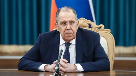 Lavrov: Welatên rojavayî rikeberên xwe serkut dikin