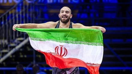 Dünya çempionu olub, İran bayrağı ilə belə şənlik etdi