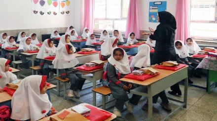 ایران میں نئے تعلیمی سال کا آغاز، سترہ ملین طلباء نے کلاسز سنبھال لیں