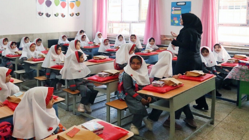 ایران میں نئے تعلیمی سال کا آغاز، سترہ ملین طلباء نے کلاسز سنبھال لیں