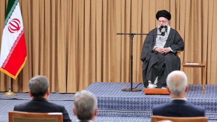 رہبر انقلاب اسلامی : صیہونی حکومت کے جرائم سے نمٹنے کا راستہ بند نہیں ہے، معاشی اور سیاسی روابط منقطع کیجیے