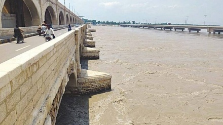 دریائے سندھ میں پانی کی سطح میں اضافہ، کوٹری بیراج پر درمیانے درجے کا سیلاب