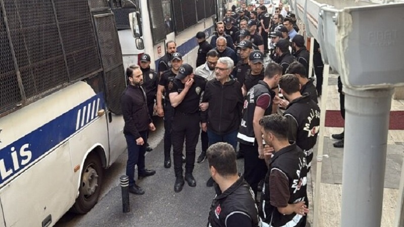 Desteserkirina şaredarekî û 47 rayedarên dijberê Erdogan li Stenbolê