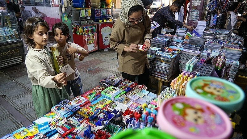 Bazara kelûpelên nivîsînê di bere berê Sala nû ya Perwerdehiyê da