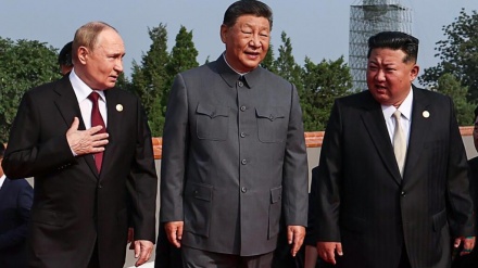 Putin və Kim Pekində keçirilən hərbi paradda Si Cinpin ilə yanaşı olublar