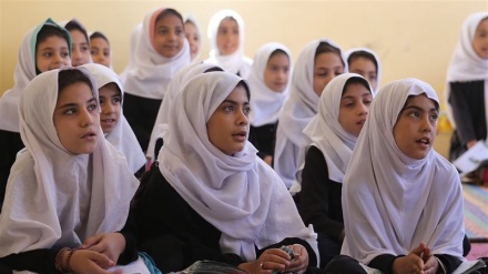 تاکید بر آموزش دختران همزمان با کمبود داکتران زن