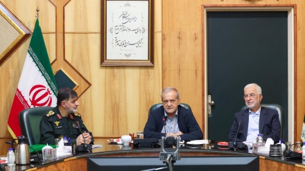 ئامادەبوونی پزیشکیان لە ناوەندی فەرماندەیی ئینتیزامی کۆماری ئیسلامی