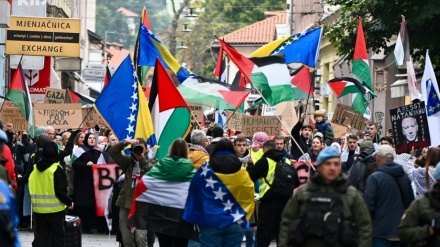 PROTESTI ZA PALESTINU: STOTINE GRAĐANA SARAJEVA PROŠETALO ZA AKTIVISTE KOJE JE UHAPSIO IZRAEL