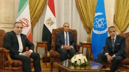 ڕاوێژی وەزیری دەرەوەی میسر لەگەڵ عەراقچی و گرۆسی سەبارەت بە بەرنامەی ئەتۆمیی ئێران