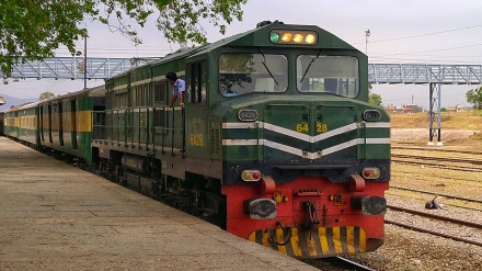 کوئٹہ سے پشاور جانے والی ٹرین پر راکٹ فائر