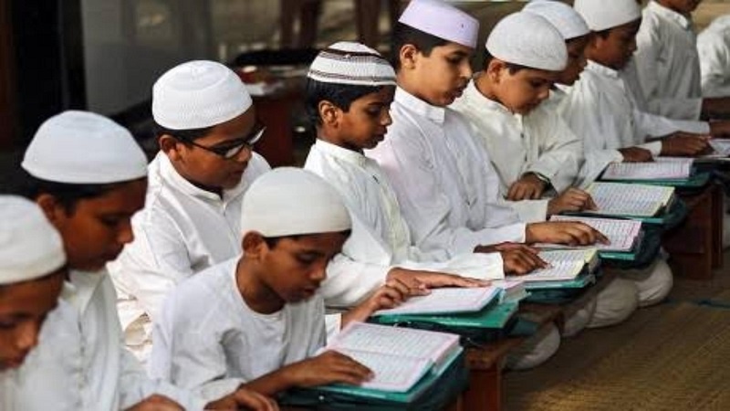 ہندوستان: بی جے پی کے ایم ایل اے کا متنازعہ بیان، مدارس کو مذہب بدلنے کا اڈہ بتایا اور کارروائی کی دھمکی دی