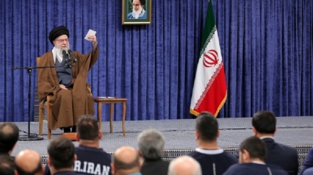 VOĐA ISLAMSKE REVOLUCIJE AMERIČKOM PREDSJEDNIKU: KO  STE VI ZAPRAVO?