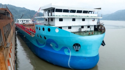 الیکٹرک شپنگ میں انقلاب: چین نے سب سے بڑا دریائی کارگو جہاز متعارف کروا دیا