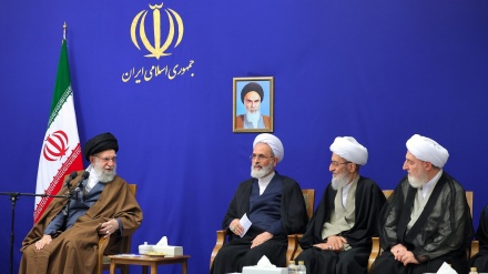 دیداری کاربەدەستانی کۆنگرەی میرزای نائینی لەگەڵ ڕابەری باڵای شۆڕش