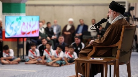 دیداری پاڵەوان و میداڵیابراوەکانی بواری وەرزش و ئۆلەمپیادە زانستییە جیهانییەکان لەگەل ڕێبەری شۆڕش