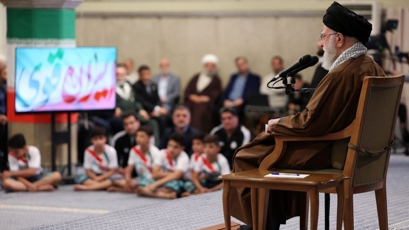 دیداری پاڵەوان و میداڵیابراوەکانی بواری وەرزش و ئۆلەمپیادە زانستییە جیهانییەکان لەگەل ڕێبەری شۆڕش