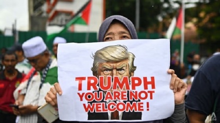 Pêşwaziya ji Trump bi sloganên dijî Amerîkayê