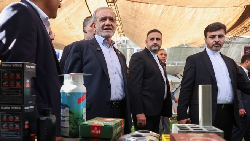  پزشکیان سەردانی پێشانگای تواناکانی پارێزگای هۆرمۆزگان کرد