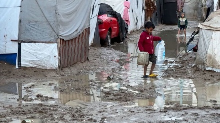  ŠATORI U GAZI POD KIŠOM – DJECA DRHTE OD HLADNOĆE