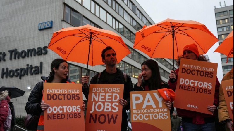 بەردەوامیی مانگرتنی پێنج ڕۆژەی پزیشکان لە ئینگلیز