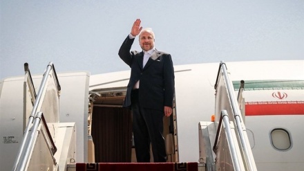 İran parlamentinin sədri İslamabada gedib