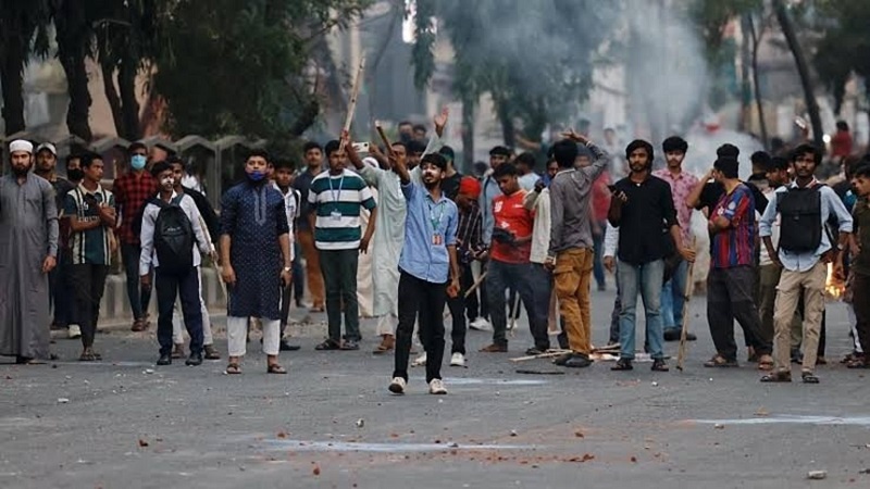 بنگلہ دیش: شیخ حسینہ کو موت کی سزا سنائے جانے کے بعد ڈھاکہ میں مظاہرے، 2 افراد ہلاک