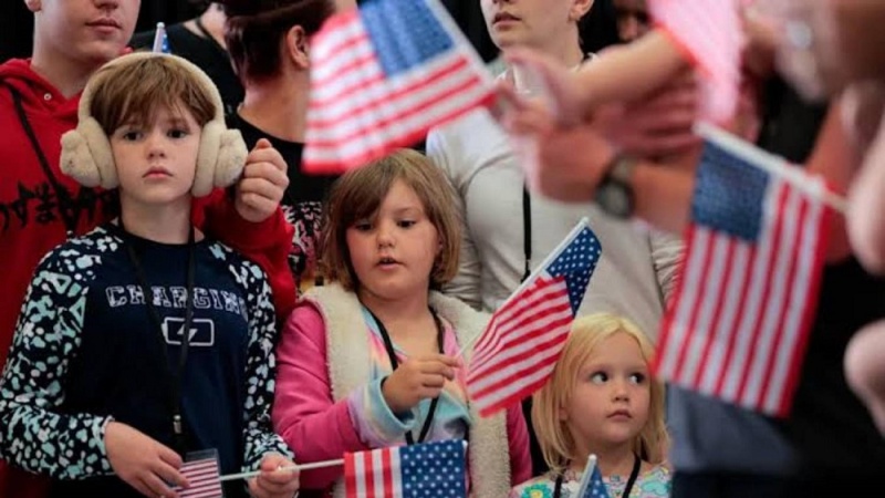 امریکہ میں پناہ گزینوں کو قبول کرنے کی حد میں بہت زیادہ کمی، سفید فاموں کو ترجیح