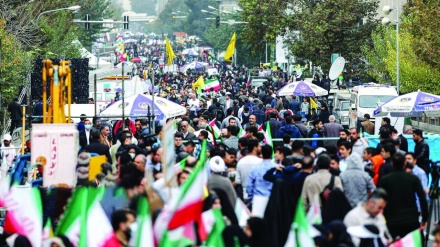 تہران میں سامراج کے خلاف قومی دن کا آغاز، عوام کی بھرپور شرکت