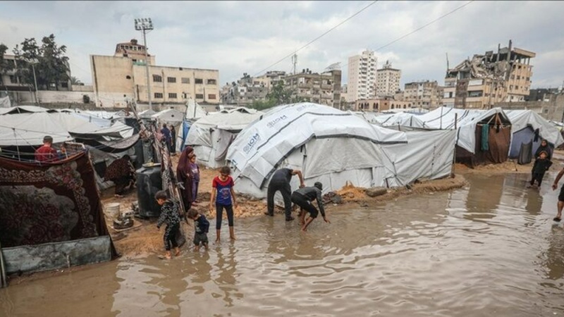 نوقم بوونی خێوەتی پەنابەرانی فەلەستینی لە ئاودا دوای بارانبارین
