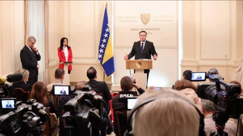 BEĆIROVIĆ: NEPRIHVATLJIVO JE USKRAĆIVANJE NOVINARSKIH PRAVA I SLOBODA AVDI AVDIĆU