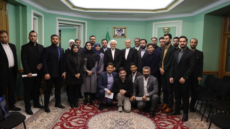 روسی یونیورسٹیوں کے ایرانی طلبا کے وفد نے سینیئر نائب صدر محمد رضا عارف سے ملاقات کی