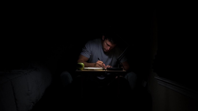 Dema ku kurttirbûna rojan mirov damayî dike