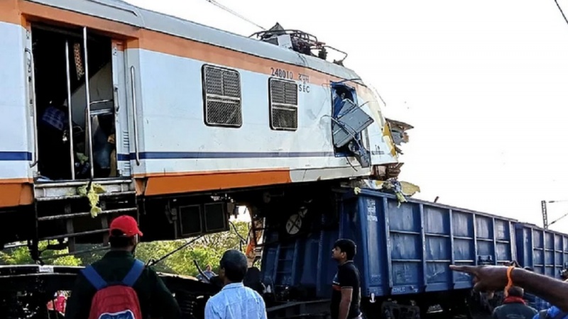 ہندوستان: ٹرین حادثے میں متعدد افراد ہلاک اور زخمی، تحقیقاتی ٹیم تشکیل