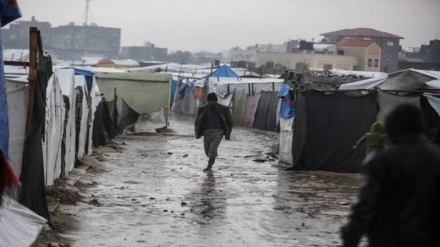 غزہ میں نسل کُشی سے بے گھر لاکھوں فلسطینیوں کو سیلاب اور طوفان کا سامنا