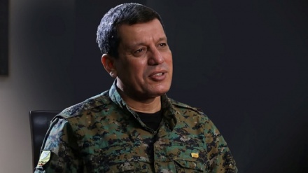 Mezlûm Ebdî basa nakokîyên di navbera wan u hikûmeta demkî ya Şamê têkildarî tevlikirina HSDê di nav artêşa Sûrîyê da dike