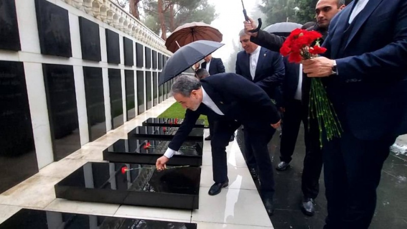 İran İR Xarici İşlər Naziri Seyid Abbas İraqçi Şəhidlər Xiyabanını ziyarət edib