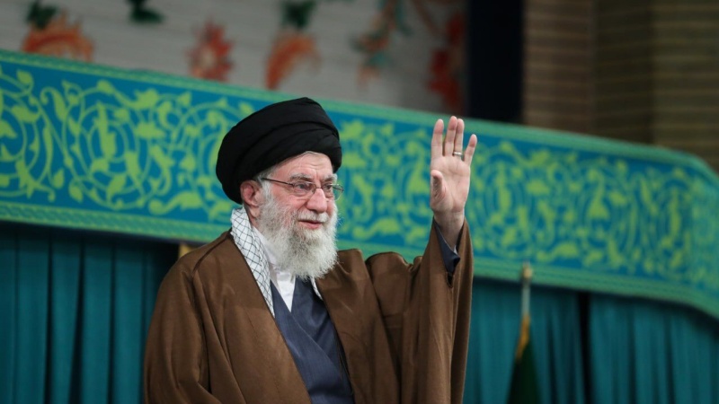 Müəzzəm Rəhbər qadınlar ilə görüşdü