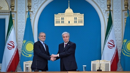 ایران اور قازقستان کے درمیان کئی اہم معاہدے، دونوں صدور نے ایک مشترکہ اعلامیہ پر بھی دستخط کئے
