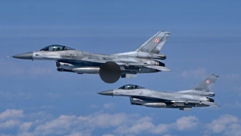 یوکرین پر روس کے حملوں کے بعد پولینڈ نے یوکرین سرحد پر لڑاکا طیارے تعینات کر دیے.