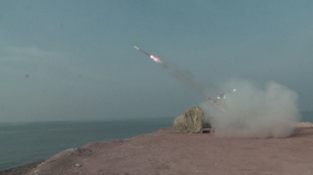 سپاہ پاسداران انقلاب اسلامی کی بحریہ کی فوجی مشقوں کا دوسرا مرحلہ  شروع 