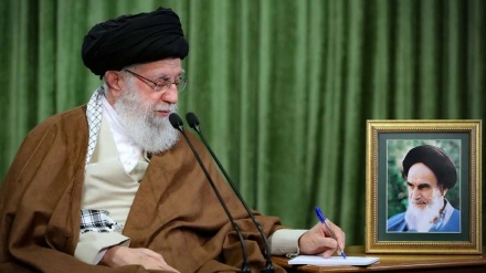 ڕێبەری مەزنی شۆڕشی ئیسلامی: شەهیدبوونی زانایان و فەرماندەکانمان نەیتوانیوە و ناتوانێ بەربە ئێرادەی لاوانی ئێرانی بگرێت