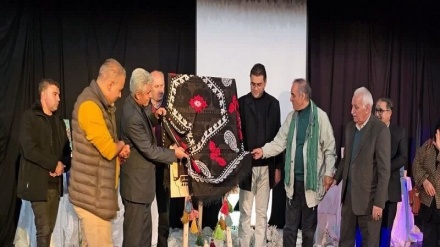 پەردەلادان لە سەر پۆستەری بیستەمین فێستیڤاڵی نێودەوڵەتیی شانۆی کوردیی سەقز